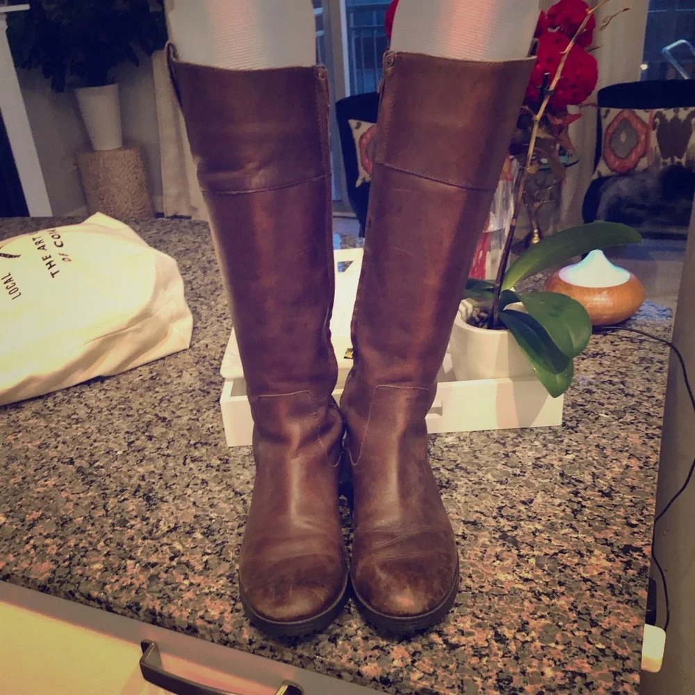 COPY - Ralph Lauren tall brown boots - Picture 1 of 3